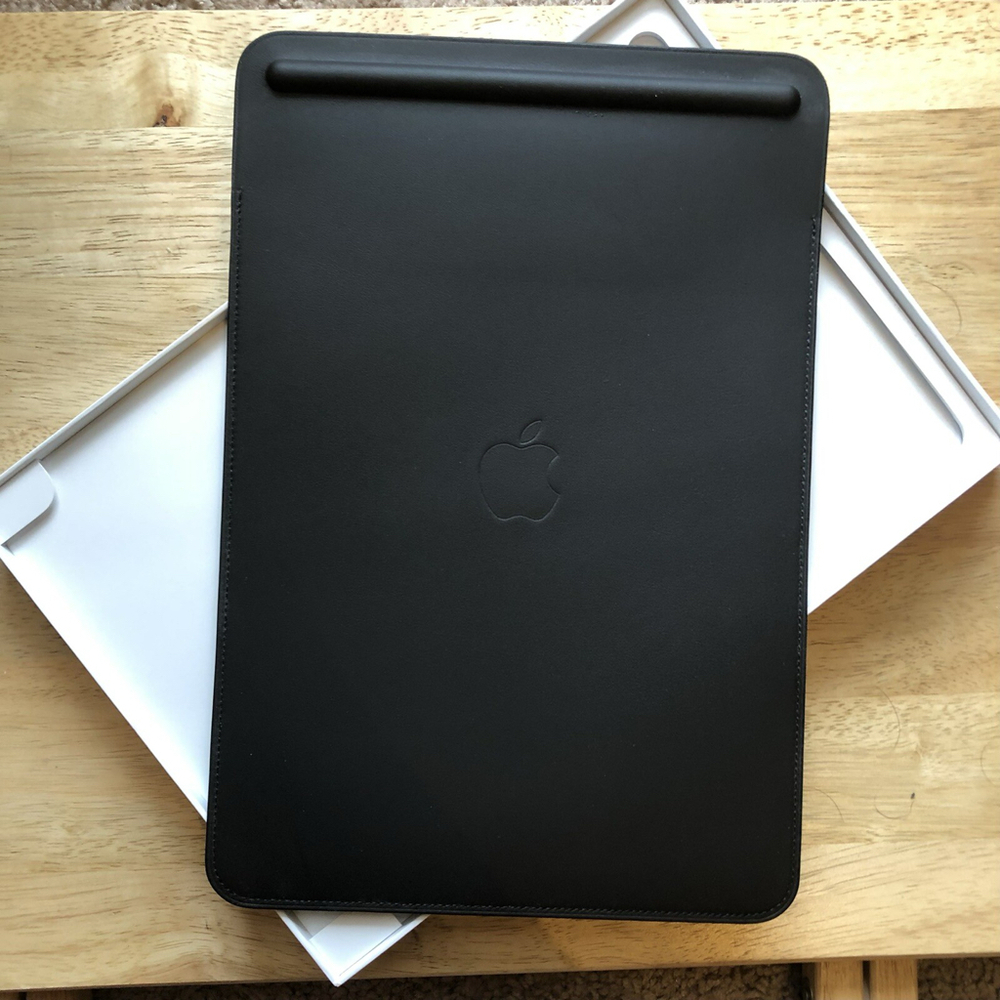 Apple Leather Sleeve for 10.5\" iPad Pro (Black) MPU62ZM/A